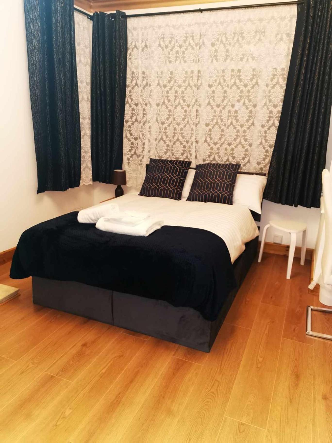Uplands Grove Bungalow Hotel Wolverhampton Kültér fotó