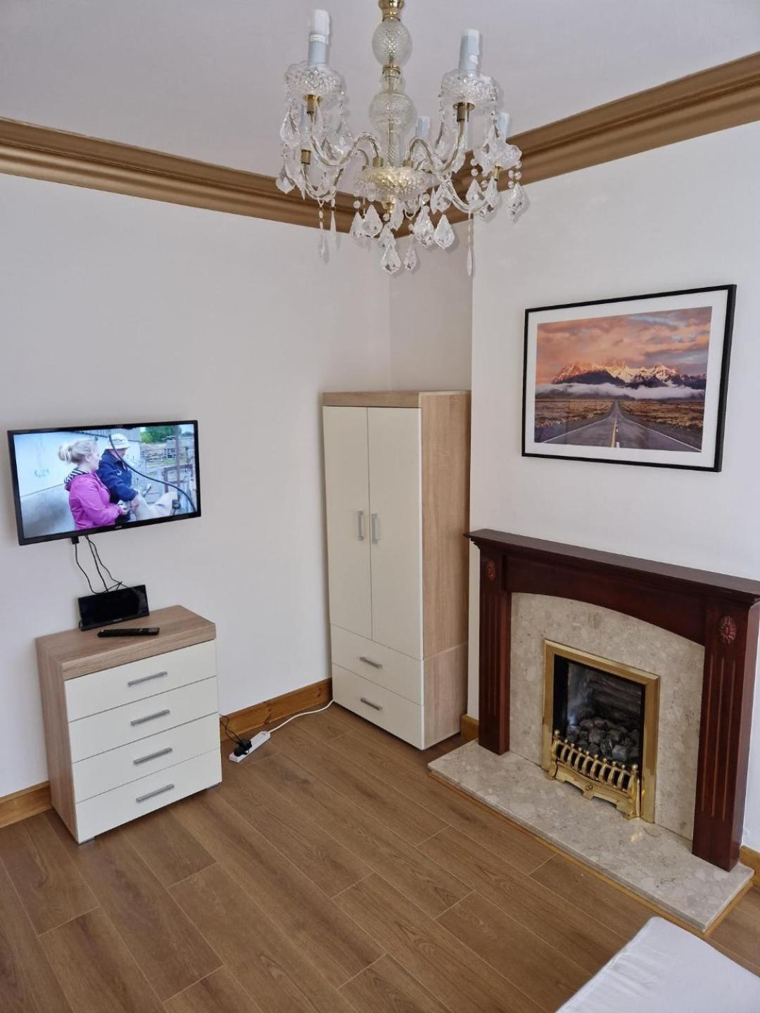 Uplands Grove Bungalow Hotel Wolverhampton Kültér fotó