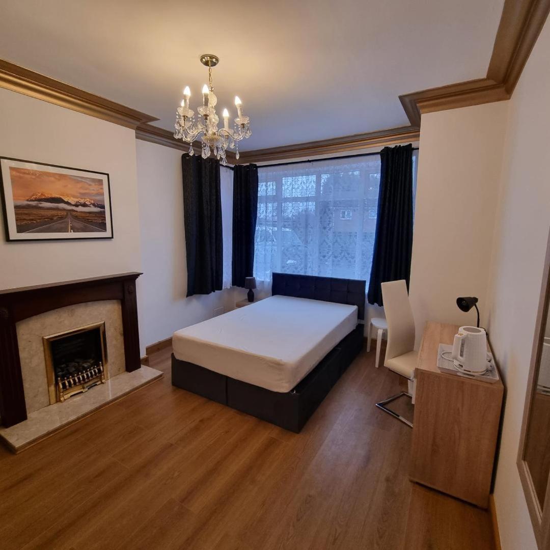 Uplands Grove Bungalow Hotel Wolverhampton Kültér fotó