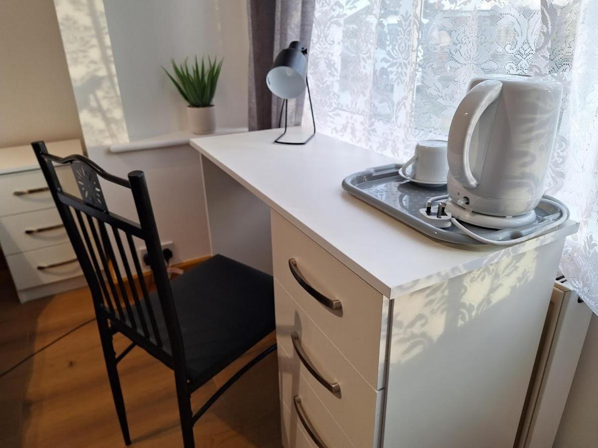 Uplands Grove Bungalow Hotel Wolverhampton Kültér fotó