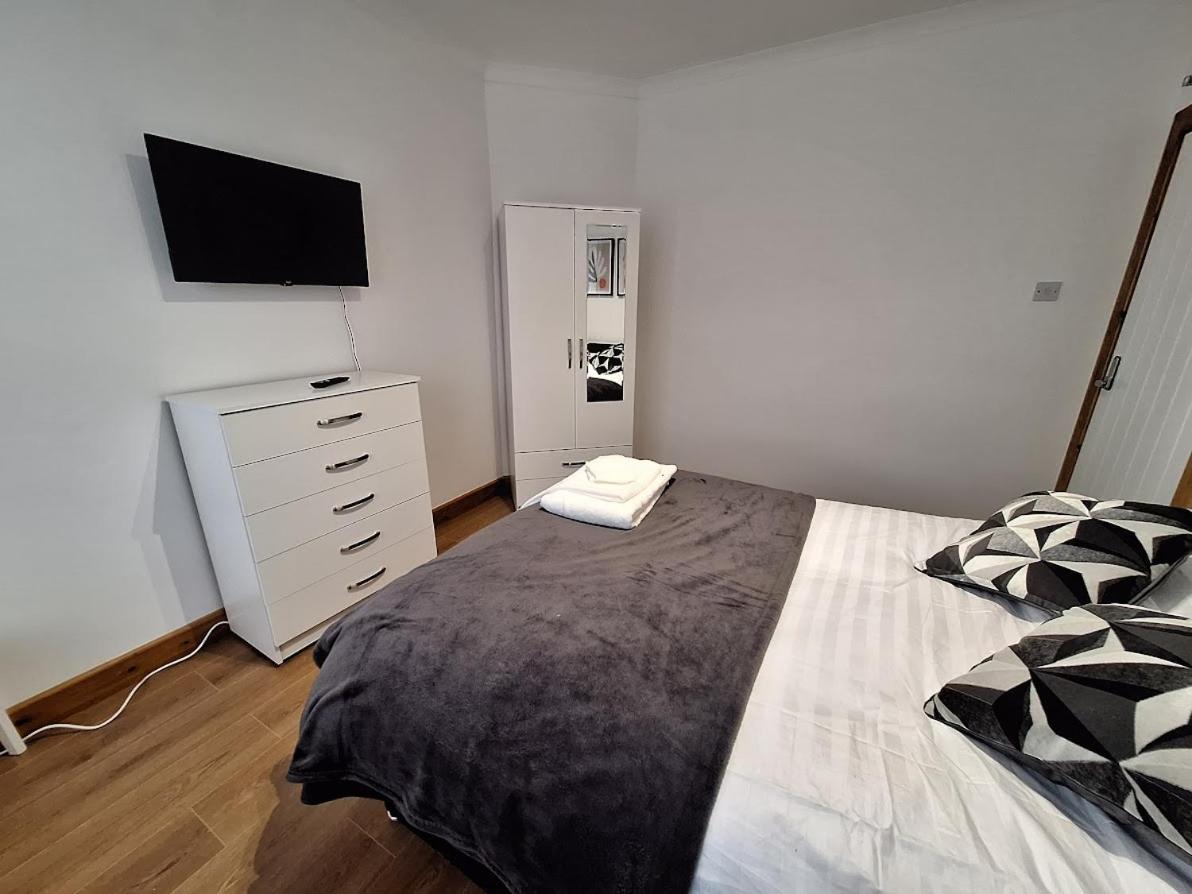 Uplands Grove Bungalow Hotel Wolverhampton Kültér fotó