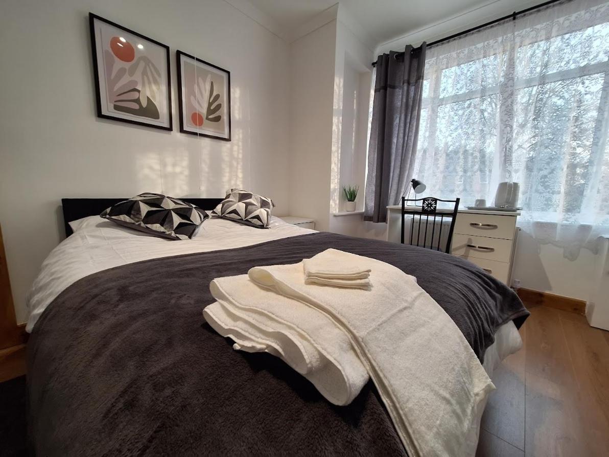 Uplands Grove Bungalow Hotel Wolverhampton Kültér fotó