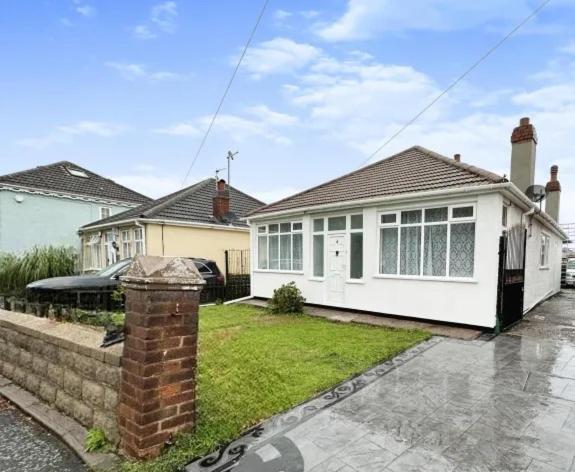 Uplands Grove Bungalow Hotel Wolverhampton Kültér fotó