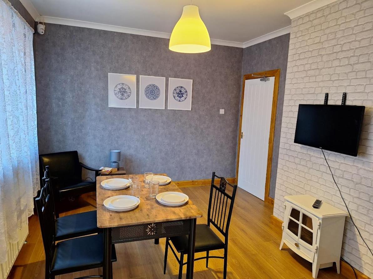 Uplands Grove Bungalow Hotel Wolverhampton Kültér fotó