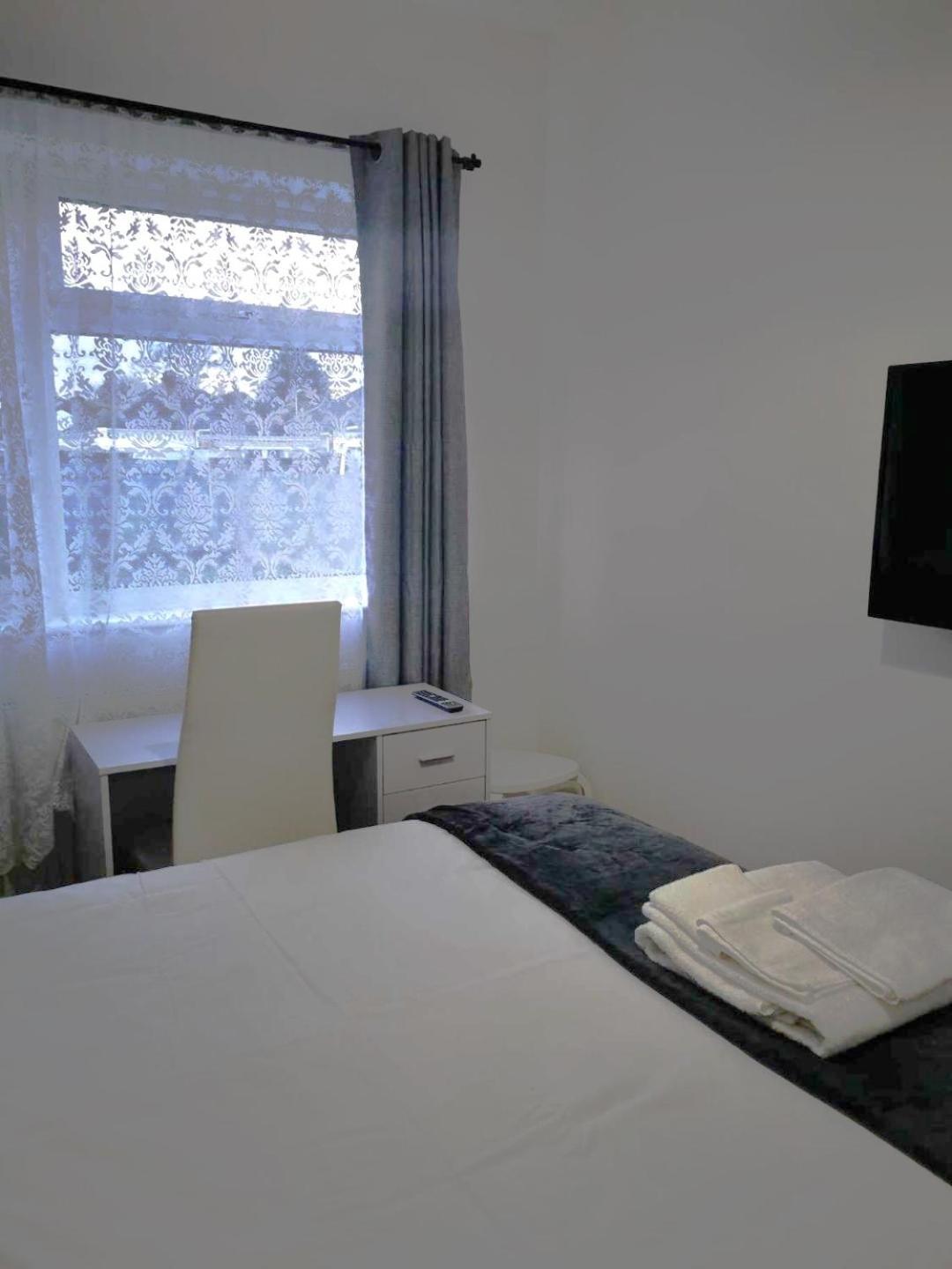 Uplands Grove Bungalow Hotel Wolverhampton Kültér fotó